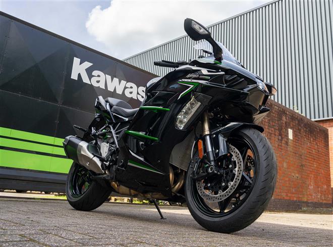 Kawasaki partners with Jonny Davies for Guinness World Record attempt! 